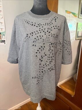 Women's Grey Short-Sleeve Tee with Cutout Leaf Embroidery